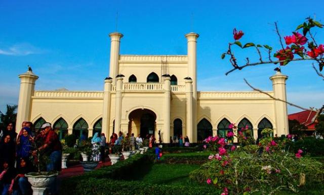 Senin Ini Objek Wisata Istana Siak di Riau Buka